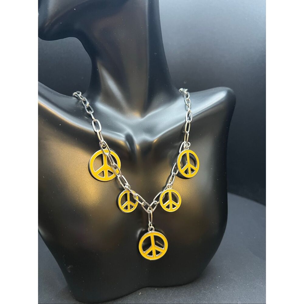 Vintage Neu Silver Tone Yellow Enamel Peace Sign Charm Necklace Earring Set